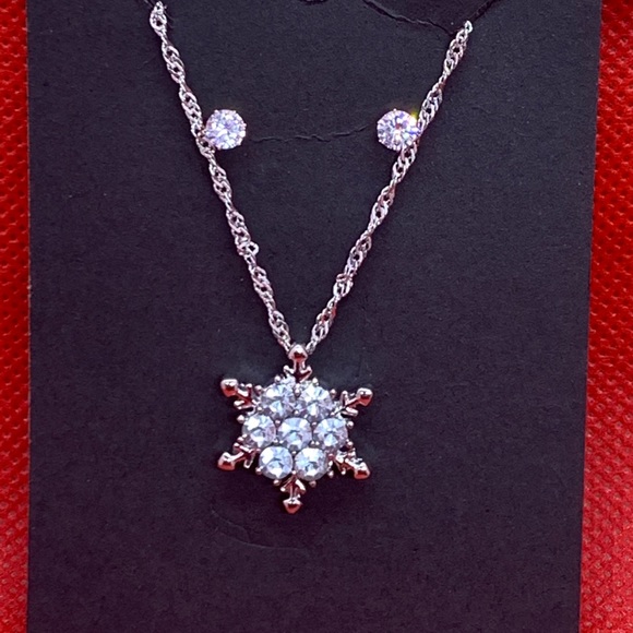 COPY - Snowflake cubic zirconia earrings and necklace  set - Picture 5 of 5